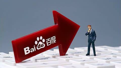 婴儿车侧翻女子飞扑挽救